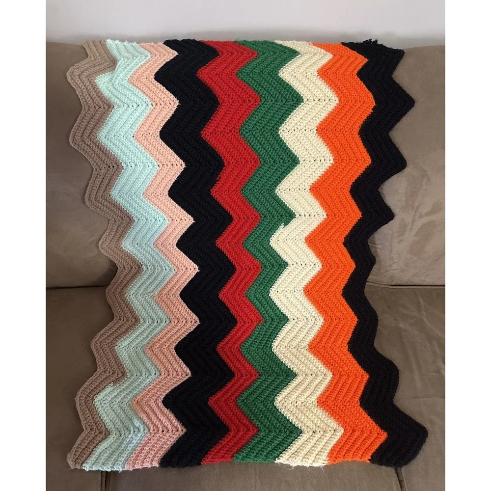 Vtg Hand Made Zig Zag Chevron Lap Blanket 35